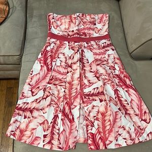 Great tropical vibes dress.